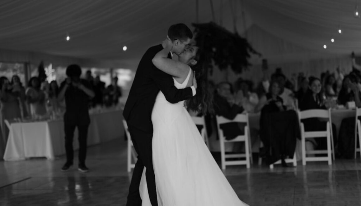Photo Modne sukienki na plażę: lekkie, zwiewne i wygodne