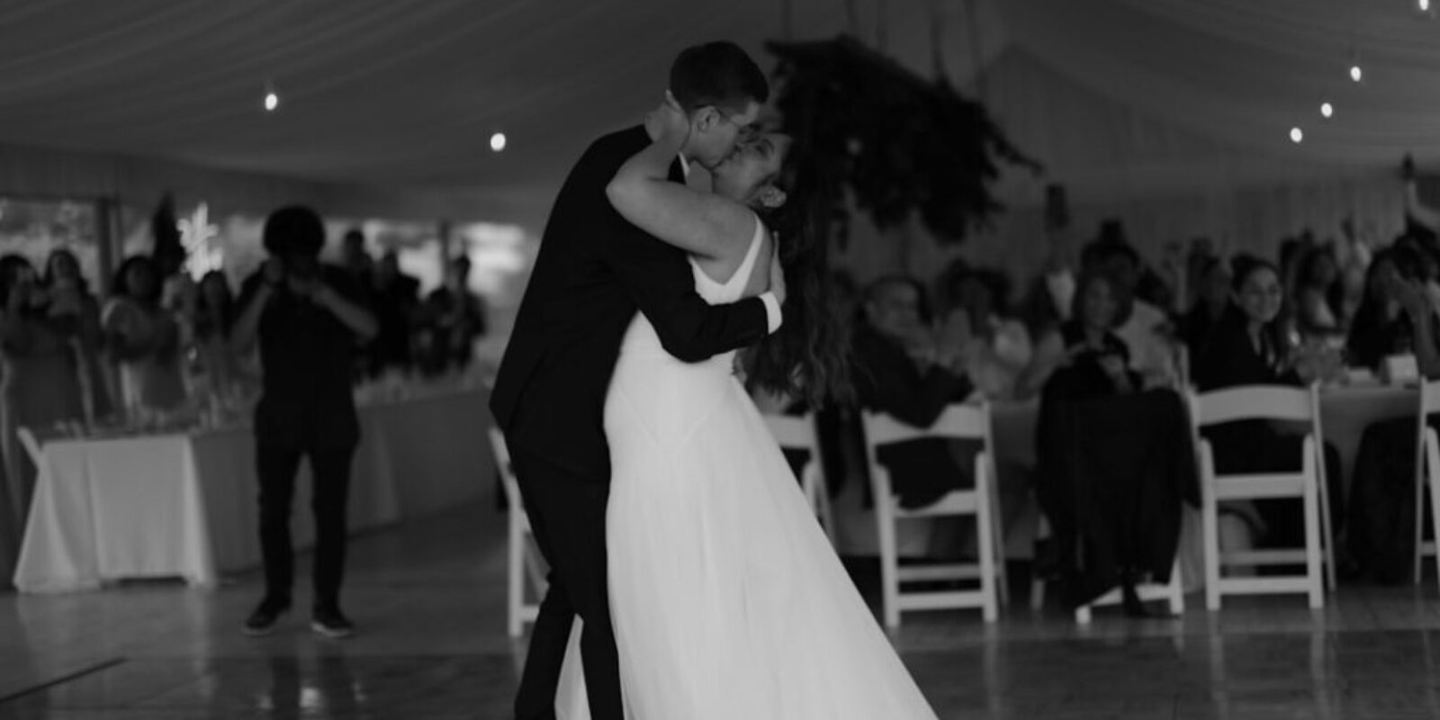 Photo Modne sukienki na plażę: lekkie, zwiewne i wygodne