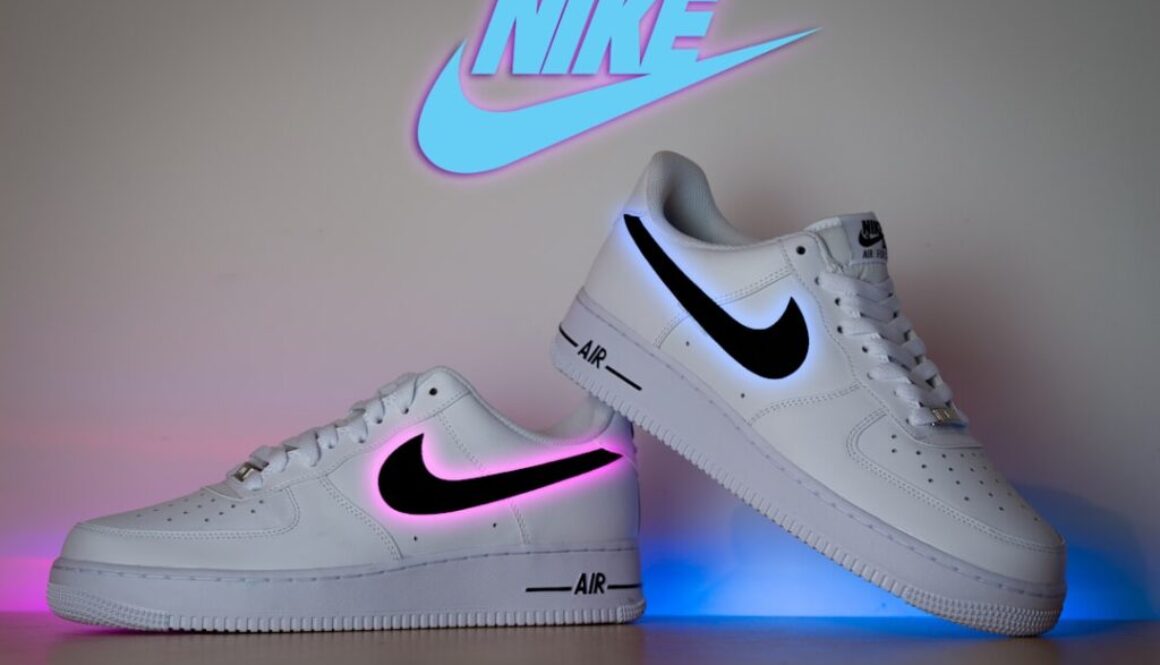 Photo Trendy w butach na koturnie na sezon letni