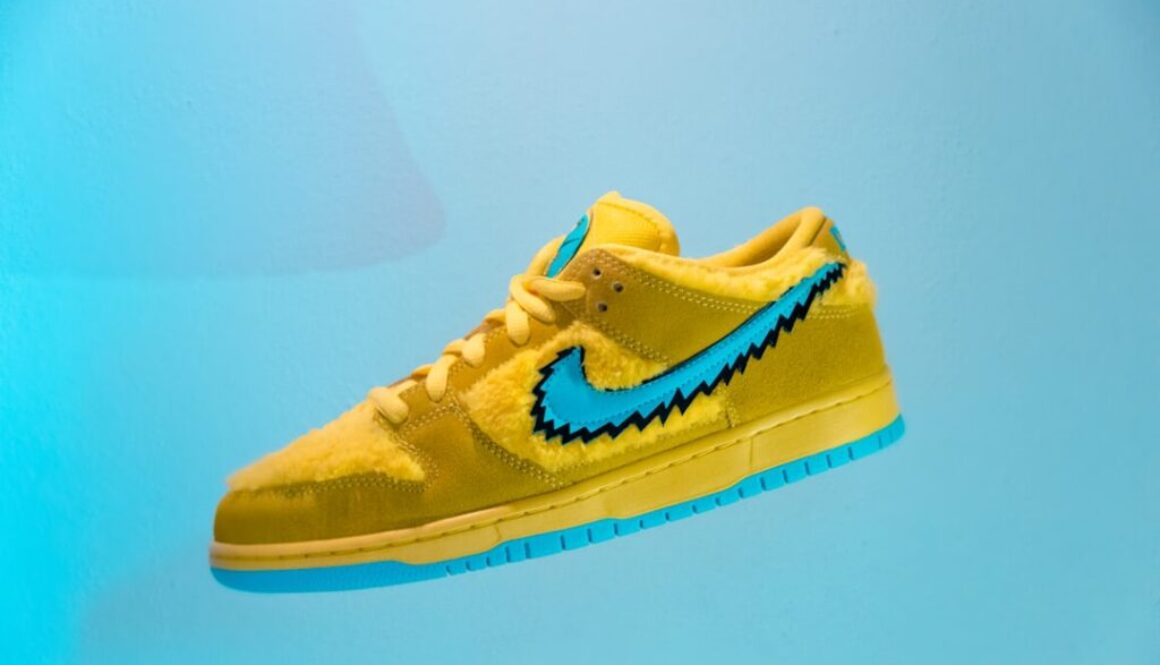 Photo Trendy w butach trekkingowych na sezon letni